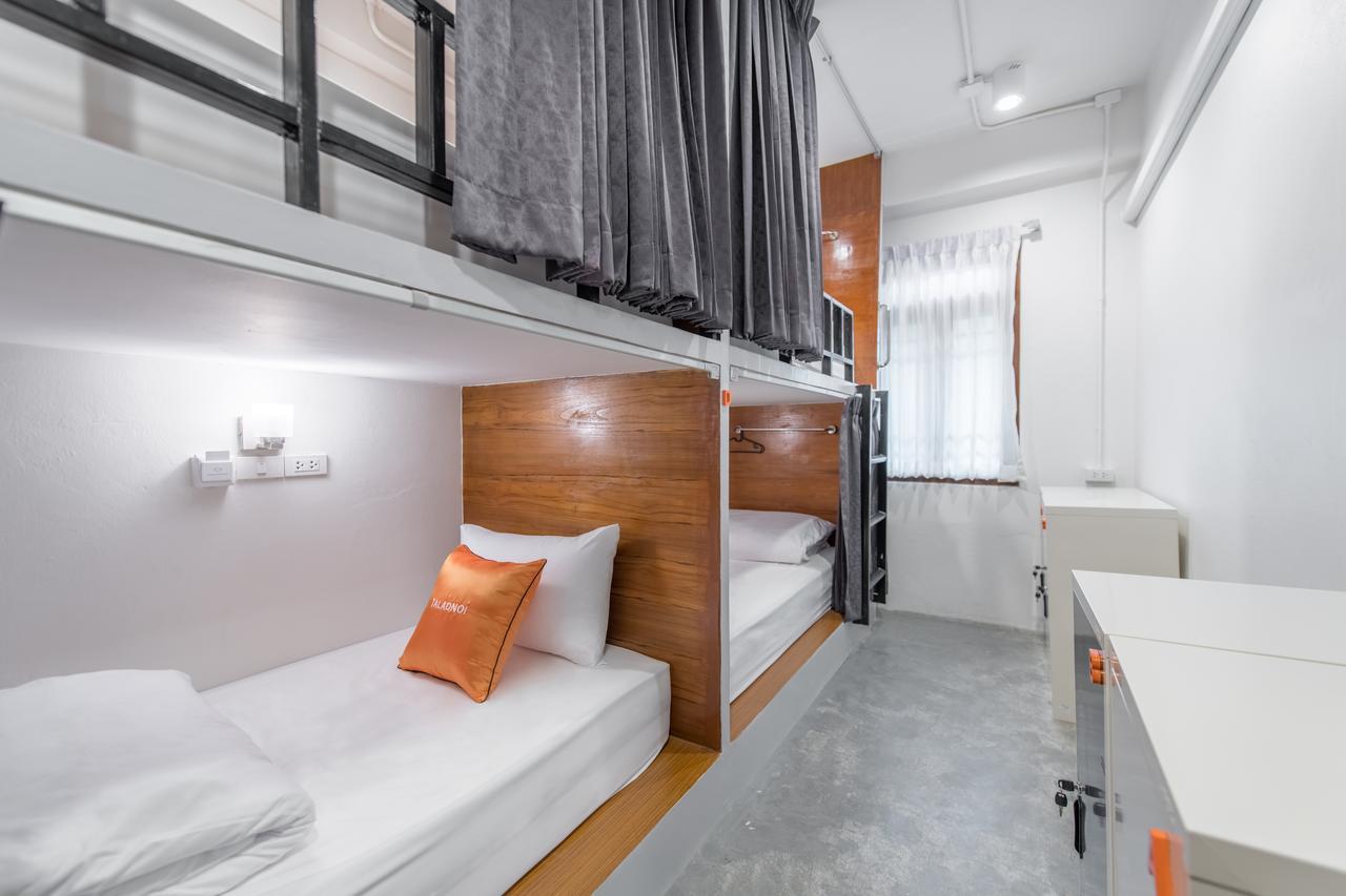 בנגקוק Tiny Taladnoi Hostel מראה חיצוני תמונה